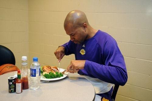 NBA球星的独家食谱：看詹姆斯的一日三餐有多严格，8年从未吃猪肉