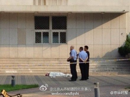 1人从人民大学研究生宿舍楼坠落身亡(图)